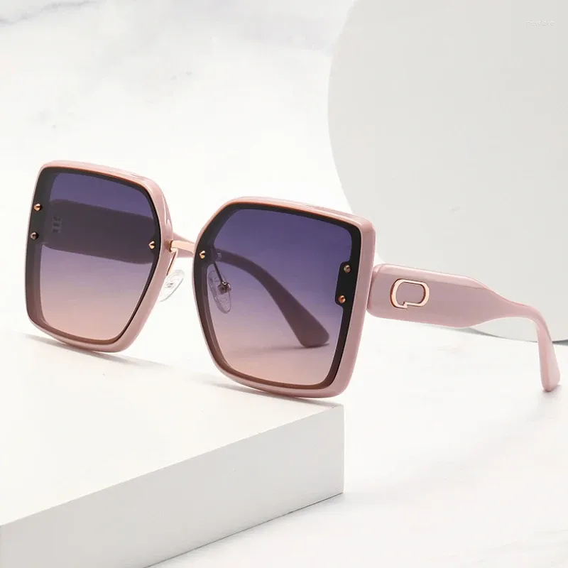 Solglasögon YG Vintage 2023 Stort fyrkant för kvinnor Mens UV400 Shades Designer Driving Glasses Feminino