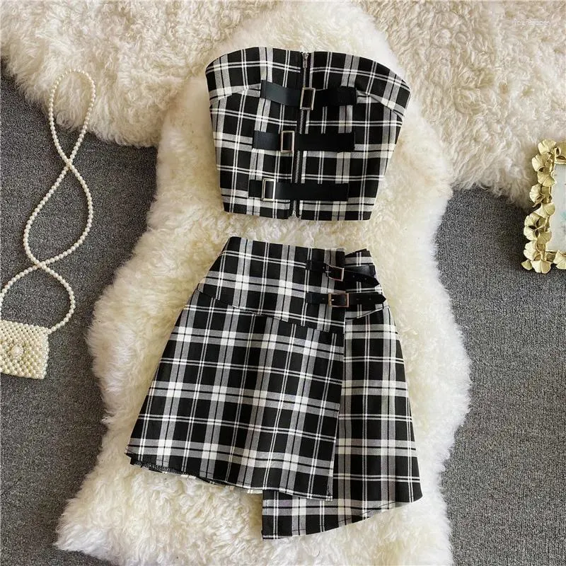 Arbetsklänningar 2023 Summer Style Women's Korean Nightclub Sexig Tube Top Slim Plaid Crop High midja Kort kjol Tvådelad kostym