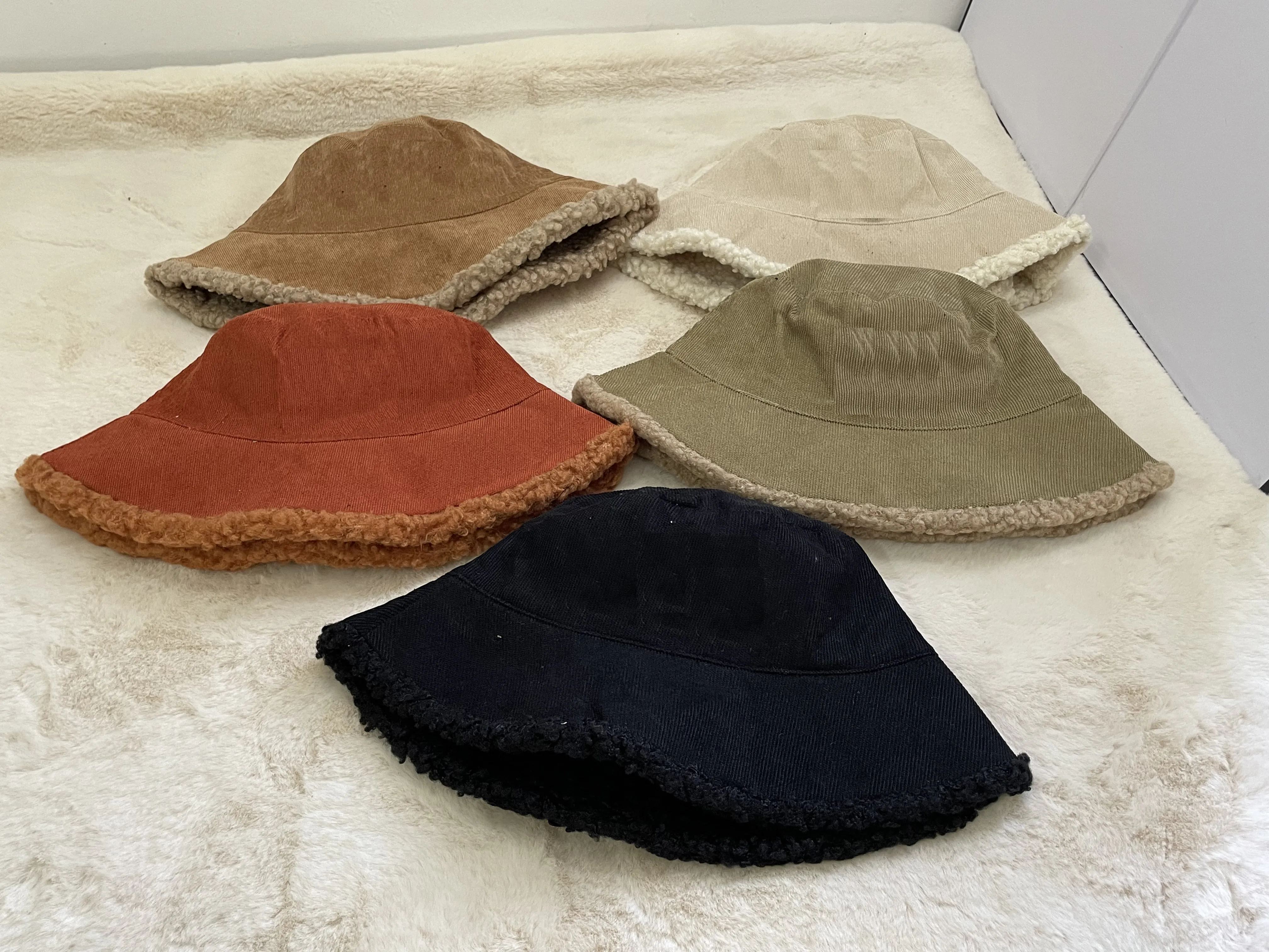 MOW = 5 pezzi Cappelli invernali natalizi da viaggio uomo Cappelli a tesa larga moda donna per stare al caldo in inverno cappello a secchiello Regalo casual per il nuovo anno Protezione solare