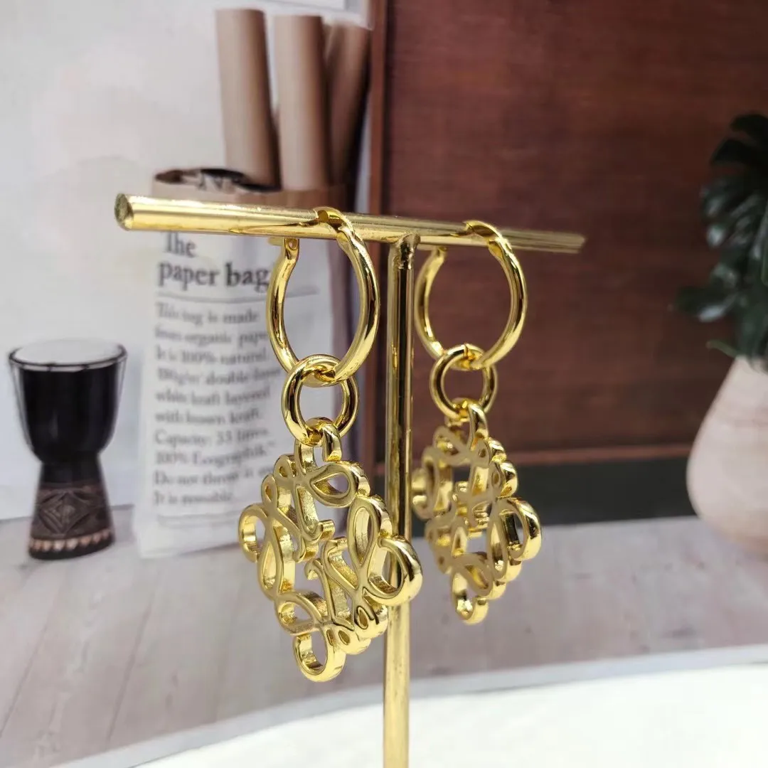 5A högkvalitativa loewe örhängen designer pläterade 18k guld sadlar stud varumärke högkvalitativ alla hjärtans dag bröllopspresent