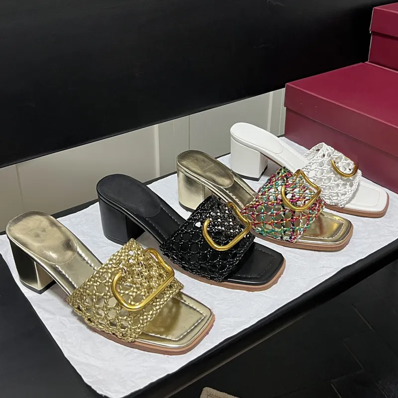 Designer sandaler damer mode tofflor kvinnor skor ihålig metall spänne platt botten bröllop fest höga klackar