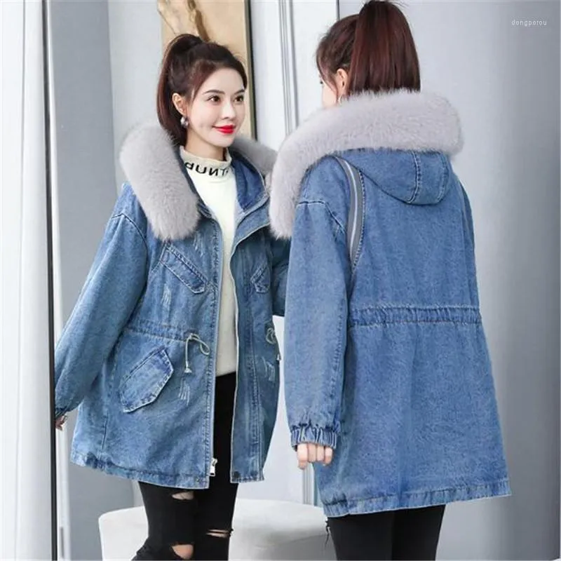 Casacos de trincheira femininos que vendem jeans de inverno de inverno solto de comprimento médio mais veludo jaqueta grossa de colarinho de peles grande capuz de algodão feminino