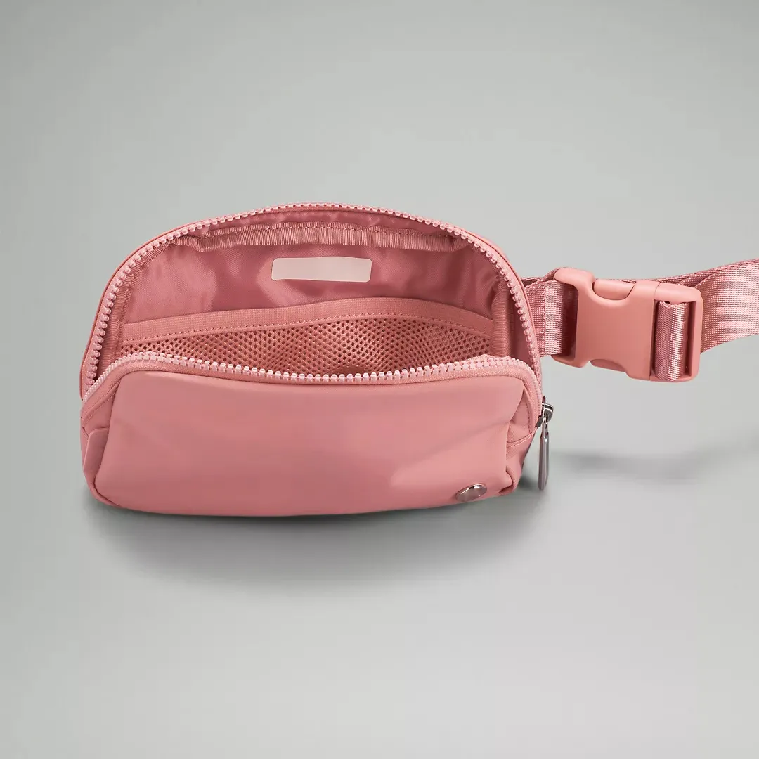 Livraison gratuite 2024 Belt Sac dames Sports Sac de taille extérieur coffre 1L Capacité avec version de l'étiquette de silicone de mise à niveau