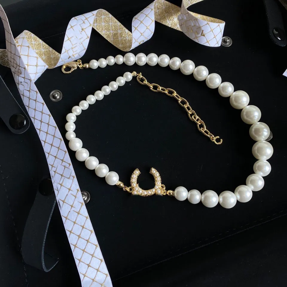 Kobiety projektant mody naszyjniki perłowy łańcuszek Choker 18K pozłacany mosiądz miedź C-wisiorek w kształcie litery kryształ komunikat nigdy nie blakną biżuteria ślubna B003