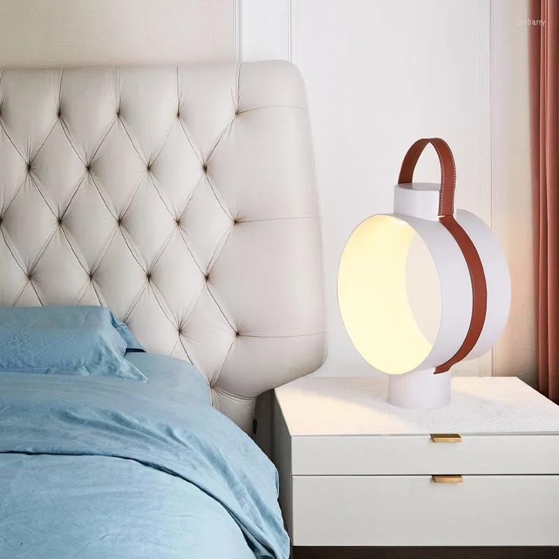Masa lambaları stil basit tasarım oturma odası deri masa lambası modern ışık lüks retro model çalışma yatak odası başucu