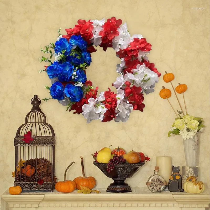 Couronne de fleurs décoratives rouge blanc et bleu, guirlande patriotique de drapeau américain pour porte d'entrée pour le 4 juillet, jour de l'indépendance