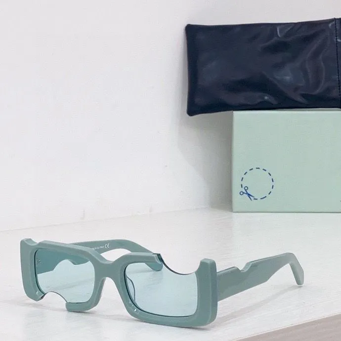Off white Women\'s Oversized Square Sunglasses - Light Blue OFF-WHITE Catalina Square Sunglasses Light Blue/Dark Grey  main image 4