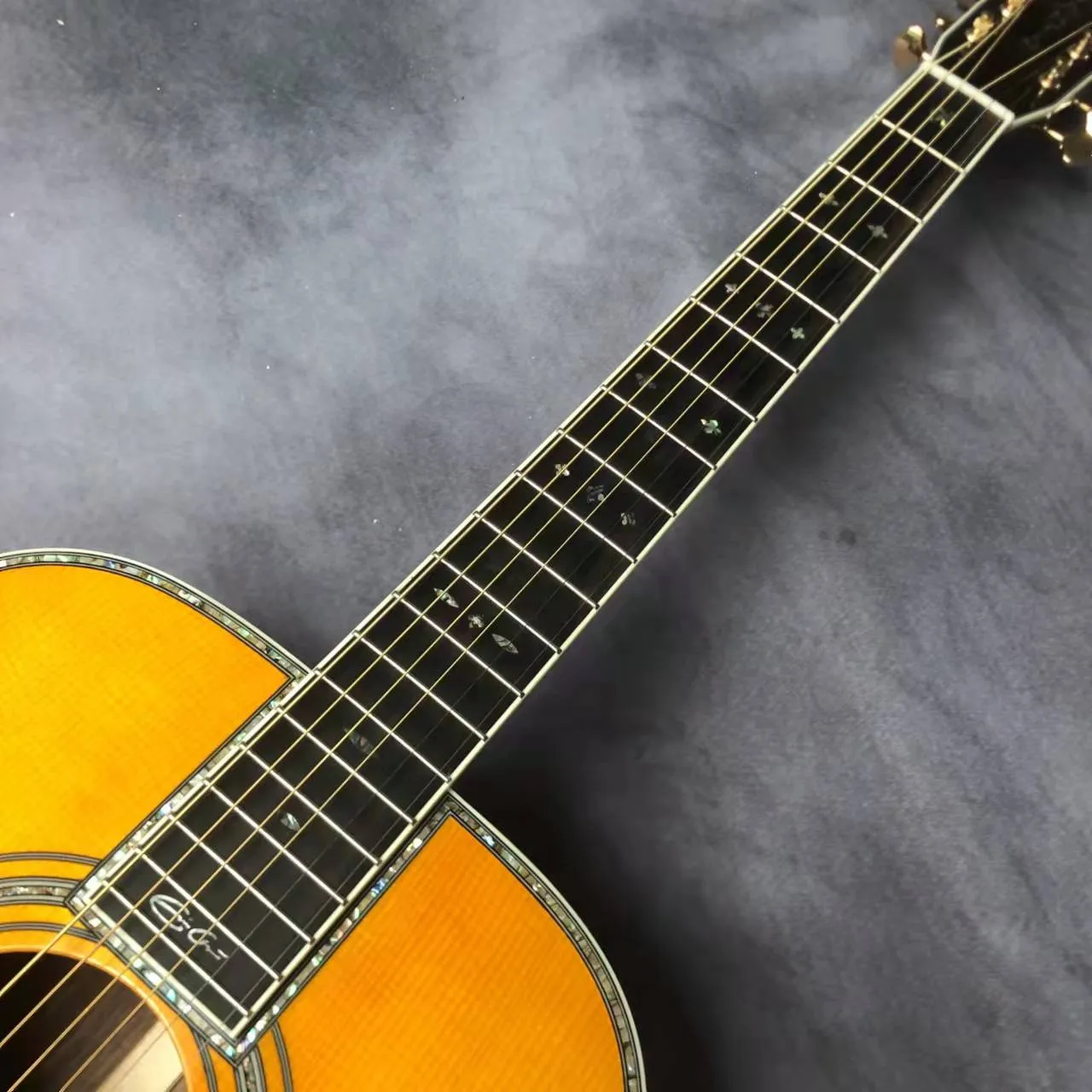 Guitare acoustique jaune Signature OM Series 40