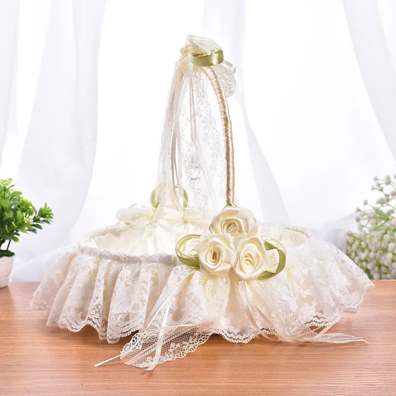 꽃 소녀 바구니 결혼식을위한 큰 결혼식 꽃 여자를위한 큰 결혼식 간단한 귀여운 바구니와 레이스 새틴 흰색