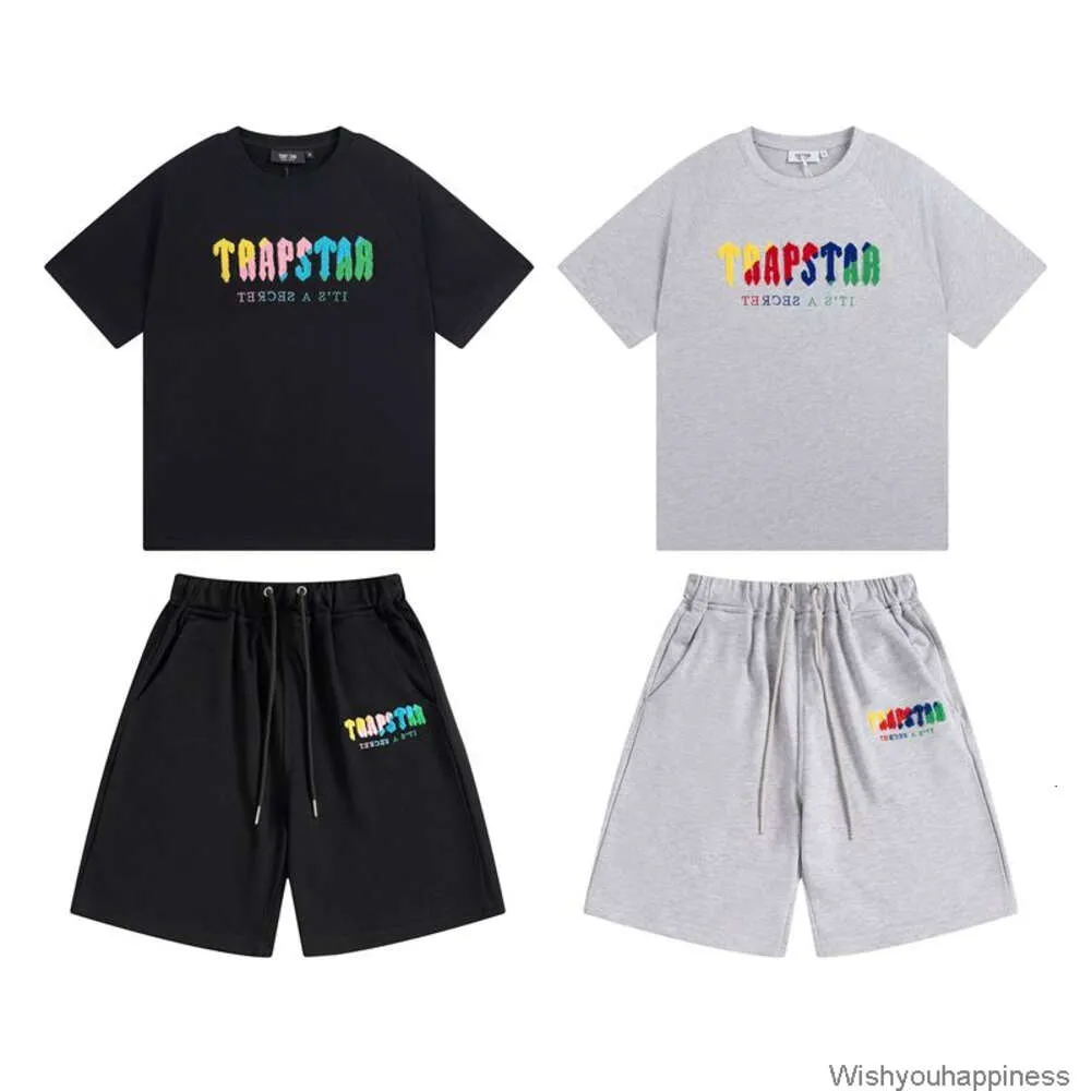 Tees t-shirts Mens Designer Kläder Trapstar Rainbow Handduk Brodery Street Fashion Br Ins Bomull Löst korta ärm Shorts Sports Set Summer