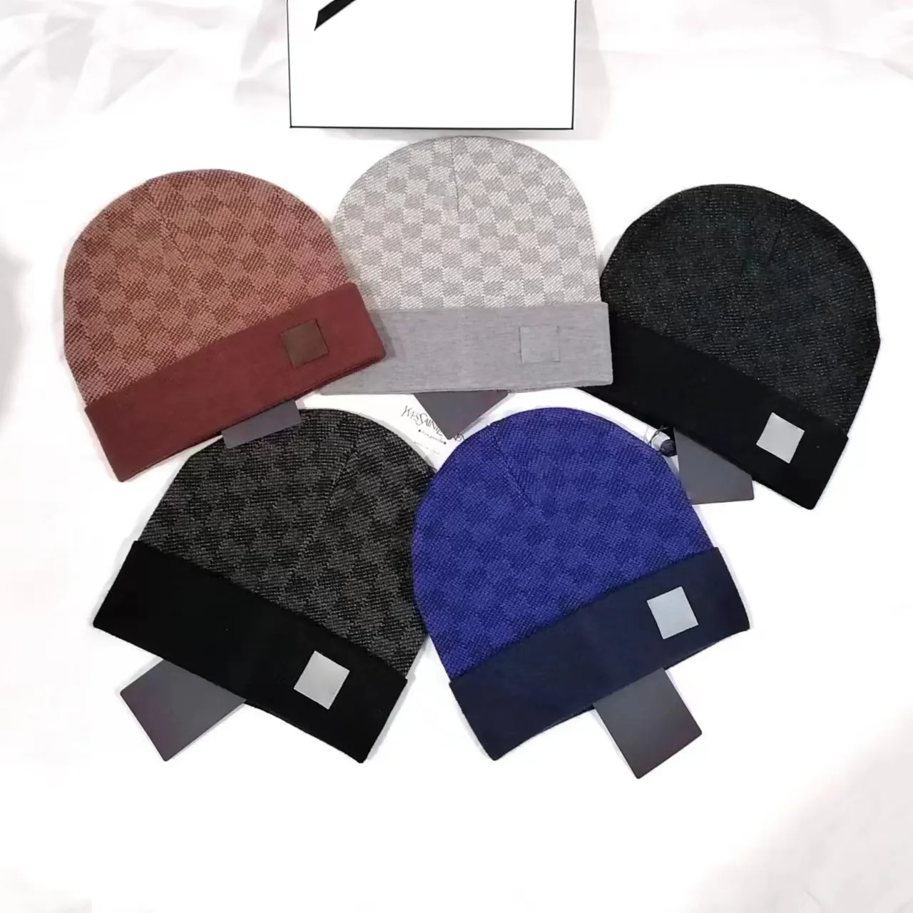 Siyah Beanie Tasarımcı Beanie Şapkalar Sıcak Kış Şapkası Noel Hediye Şapkaları Sıcak Bonnet Şapka Şapka Kapağı Örme Şapka Bahar Kafatası Kapakları 5 Renk
