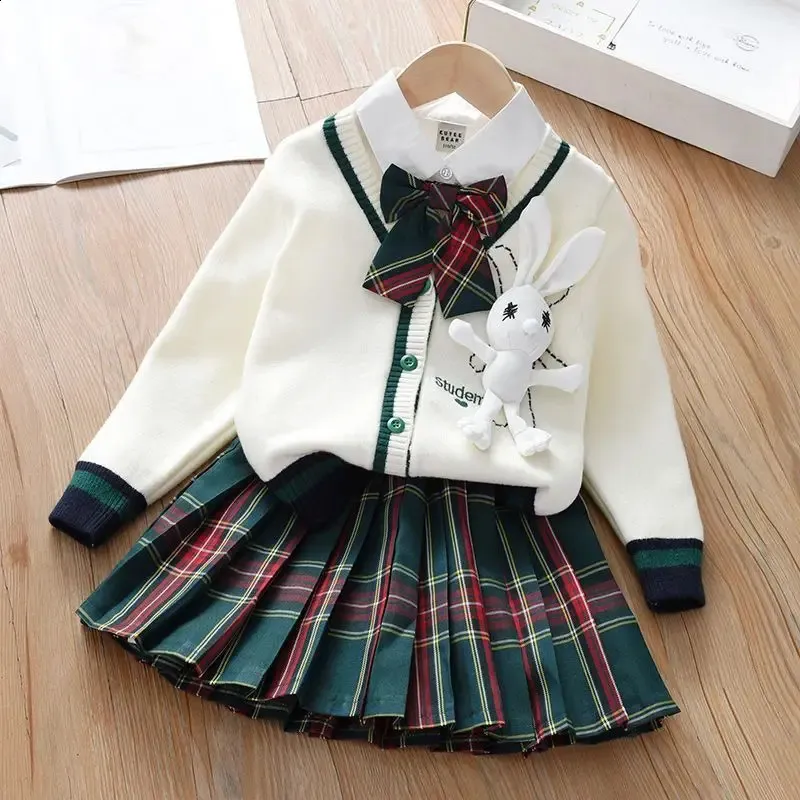 Kleidungssets Frühling Herbst Mädchen Anzug Lässige Strickjacke im britischen Stil + Pullover Weißes Hemd + Plaidrock Schleife Kinder Schuluniform 231118