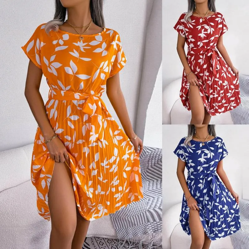 Vestidos casuales Hoja de mujer Impreso Manga corta Vestido plisado grande Longitud de la rodilla de verano