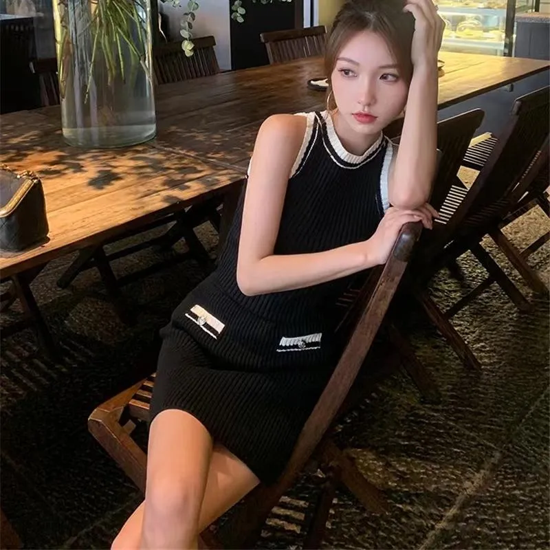 Zweiteiliges Kleid Designer Stricksets Sexy Elegante figurbetonte Frauen Minirock Anzüge Tank Top Slim Oneck Sommerweste Koreanische beiläufige Strickwaren N415 PBZJ
