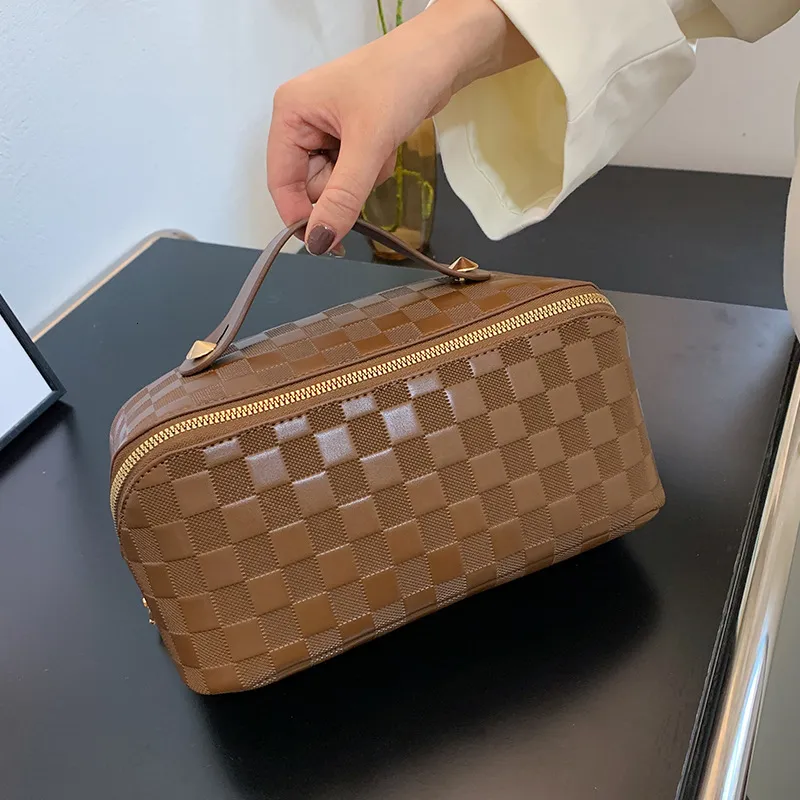 Cosmetic Bags Cases Large-Capacity Makeup Bag Leather Cosmetic Bag Women Multifunction Toiletries Organizer Portable Travel Waterproof Storage Case 230419