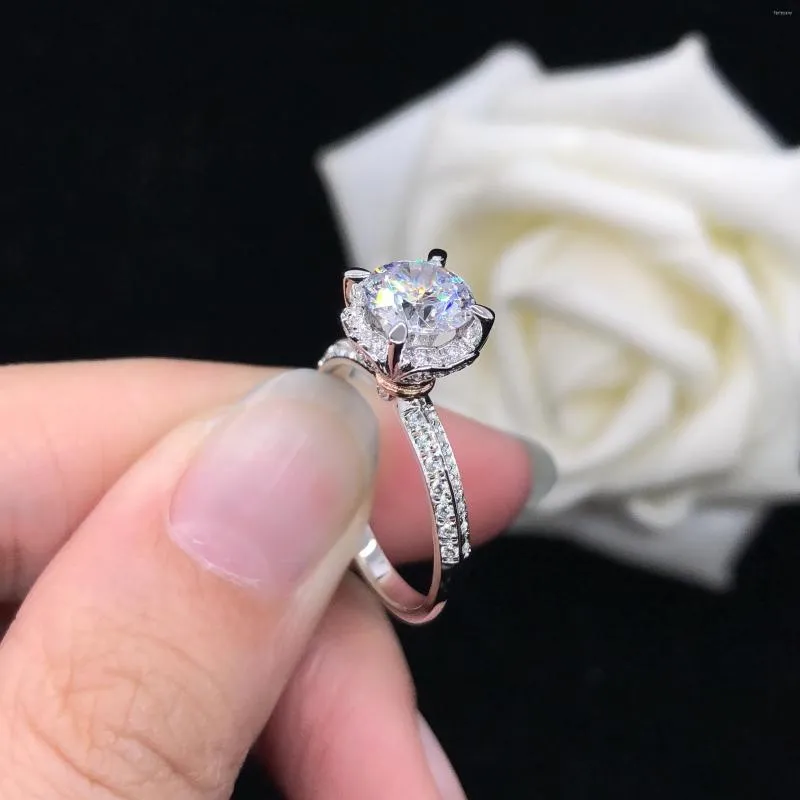 Küme halkaları süper parlak 0.5ct 5.0mm d renk vvs1 moissanit nişan yüzüğü AU585 14K Beyaz Altın Düğün Pırlanta Takı