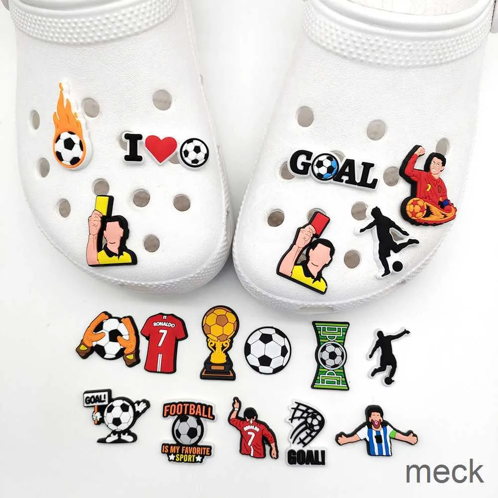 1 pc's ik hou van voetbal croc charms pvc schoenaccessoires verstopt sandalen accessoires kinderen cadeau creatief schoen decoratie