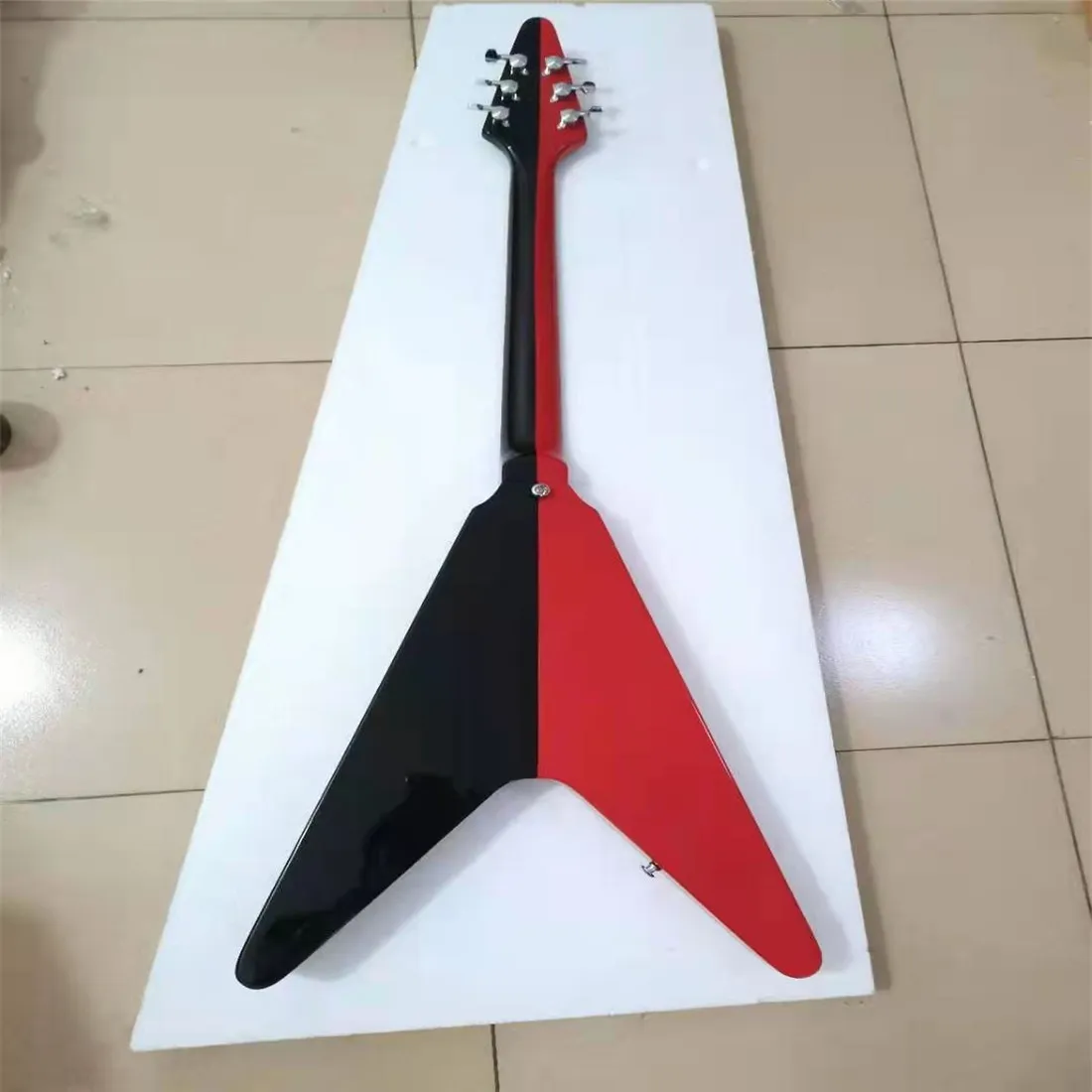 Chitarra elettrica a 6 corde, tastiera protettiva in palissandro bicolore rosso e nero