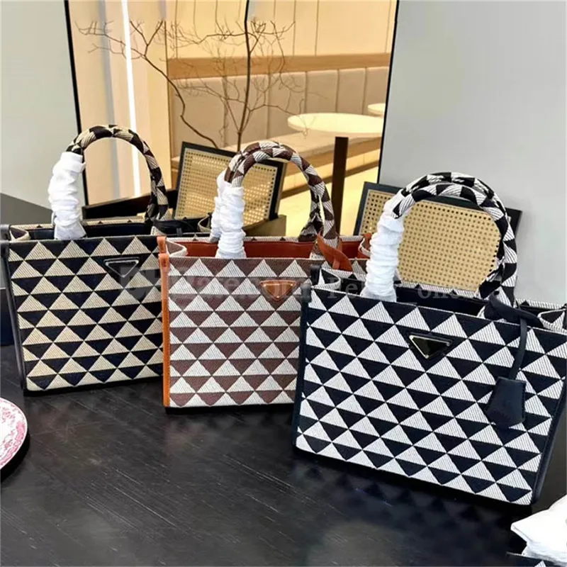 Women 22SS Books Tote Desinger handbag Sunmmber Beach bags New Canvas bag Luxury Triangular pattern fashion shoulder crossbody bag Big Satchels