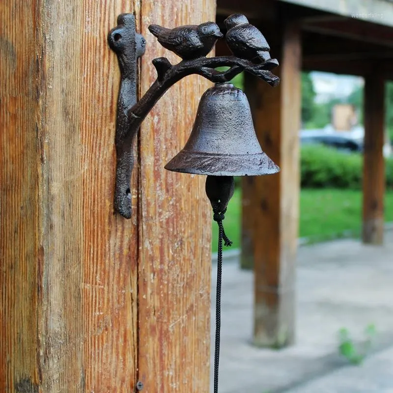 Figuras decorativas Hierro fundido Colgando Pájaro Campana de bienvenida Cena Pintado a mano Artesanía de metal Montado en la pared En la puerta Decoración del cuarto de niños Retro