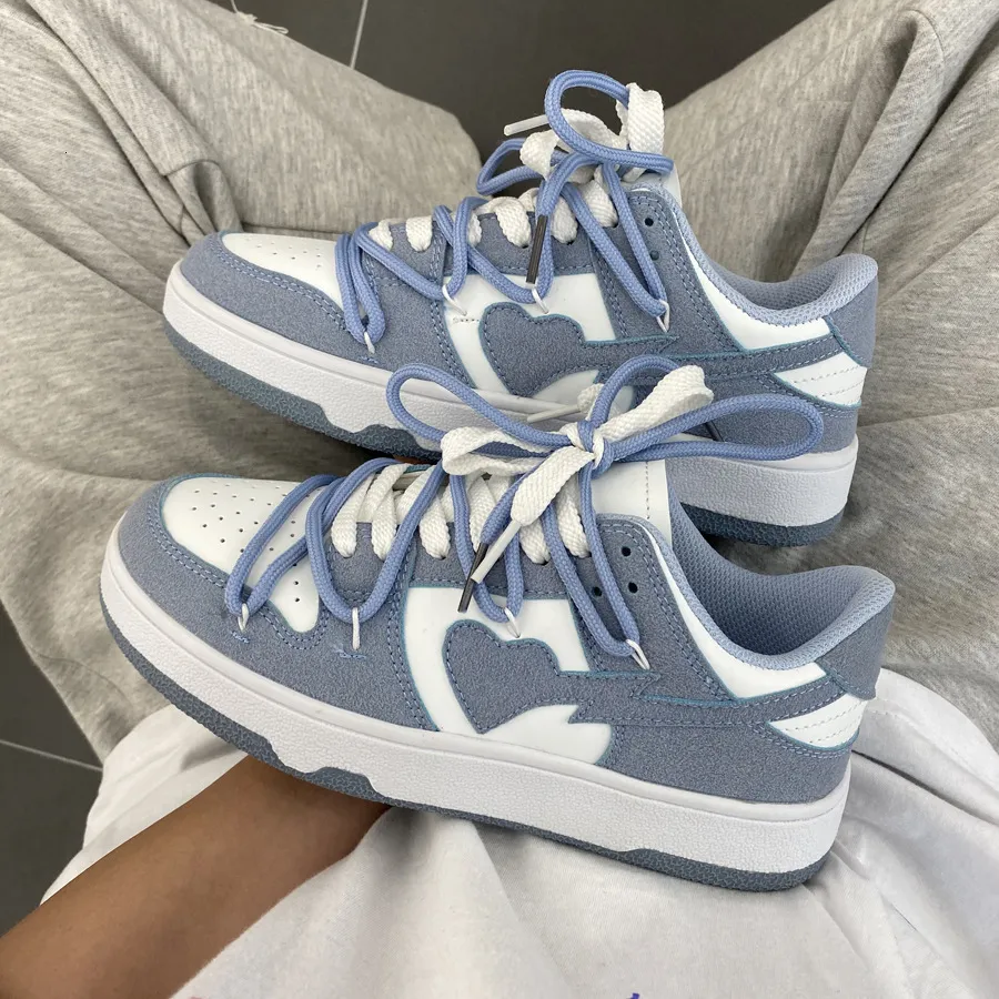 Chaussures habillées été baskets Girly coeur mode bleu décontracté baskets Couple tendance à lacets blanc chaussures baskets femmes chaussures 230420