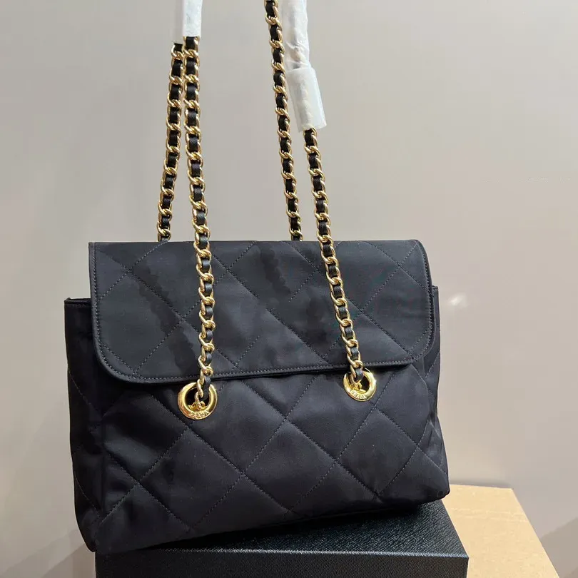 Sac de créateur de luxe Sacs à main en nylon pour dames Sacs à bandoulière Flip Cover Sacs fourre-tout Femme Sac à main Bandoulière Super grand sac En cuir Tendance de la mode Dames Poignée Chaîne fourre-tout