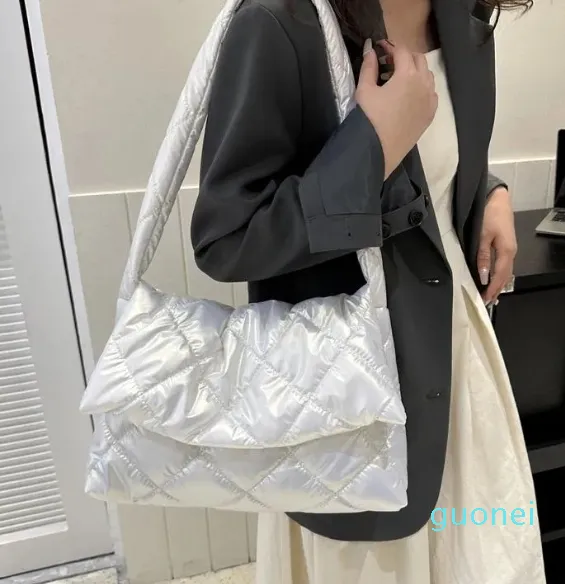 イブニングバッグ刺繍糸スペースコットンショルダーバッグハンドバッグ秋のファッションデザイナー女性用レジャーフラップ