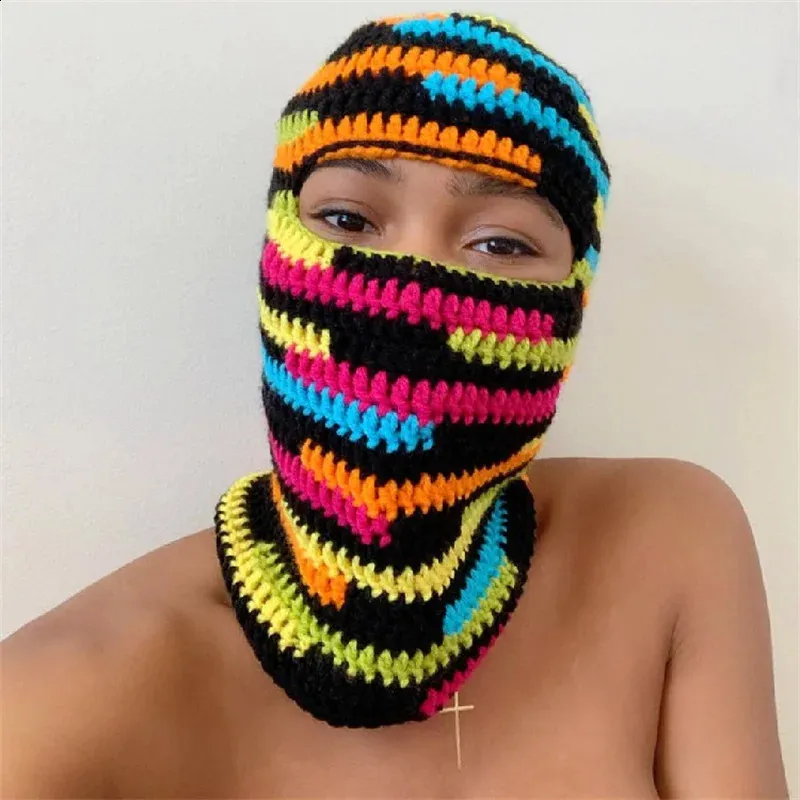 Czapki czaszki czapki o długości 10pcs Neon patchwork Balakar Hat Ręcznie dzianinowy dziura April Fools Halloween Party Funny Knit Full Helmet Cap 231118