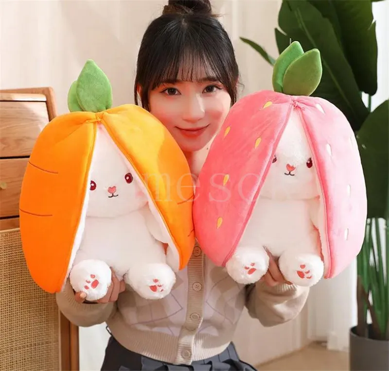 Creatief schattig fruittransformatie Bunny Plush Doll Kids cadeau gevulde aardbeien konijn wortel konijnen pluche speelgoed df196