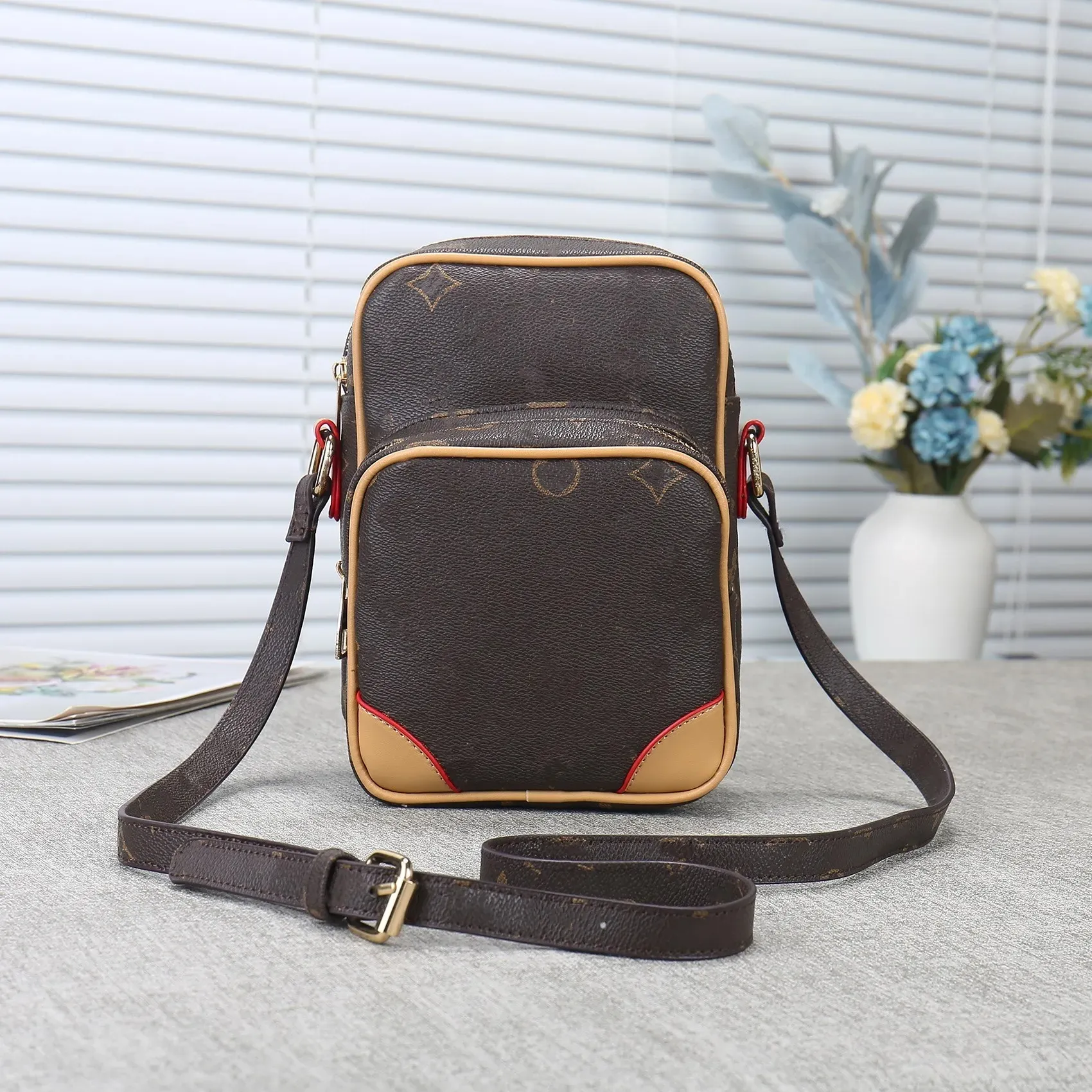 Designer Mobiltelefonväskor Tote Amazone Shoppingväska Läder Messenger Makeup Damer med axelband Koppling Män Kvinnor Plånbok Dhgate Crossbody Väskor