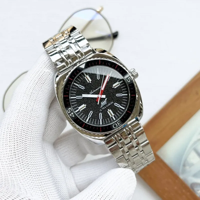 Men Luxury Designer Quartz Automático Assista Mens Auto 3 Mãos Banda de couro inoxidável Relógios L1