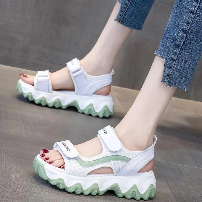 Sandales de style coréen polyvalent sportif 2023 mode semelle souple respirante antidérapante été chaussures épaisses décontractées pour femmes