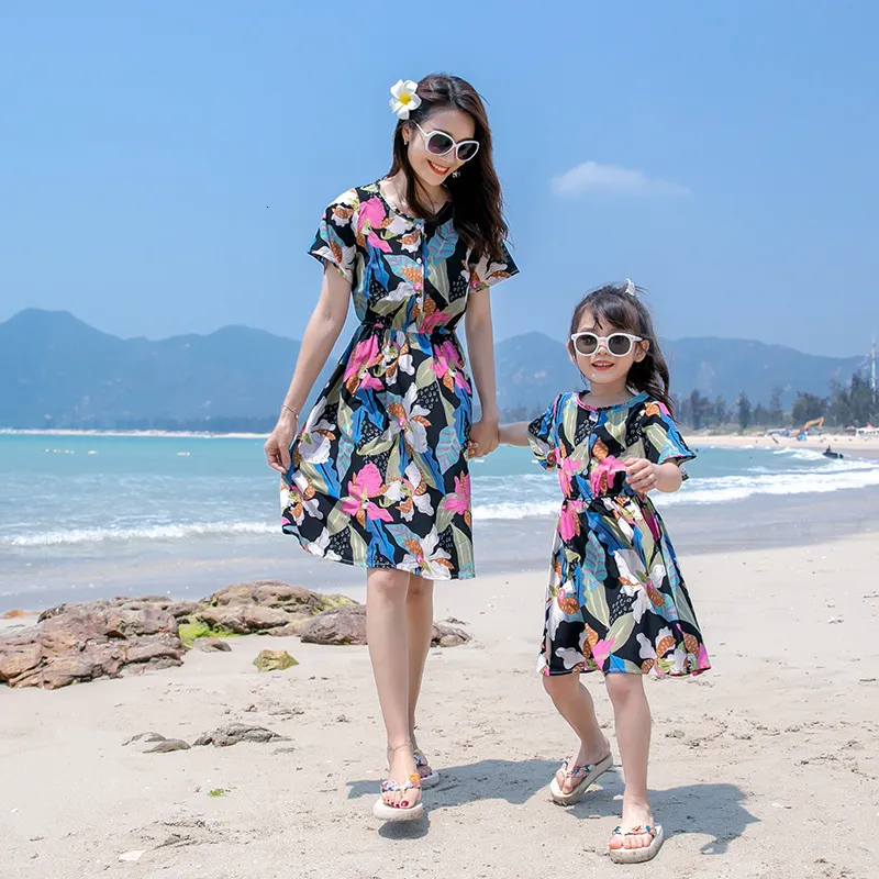 Summer Beach Floral Dress Set For Matching Family Outfits Summer Mother Daughter Dad Son T Shirt And Shorts Perfect For Couples And Lovers Seaside Holiday Outfit 230421 From Kong06 14.07 DHgate.Com