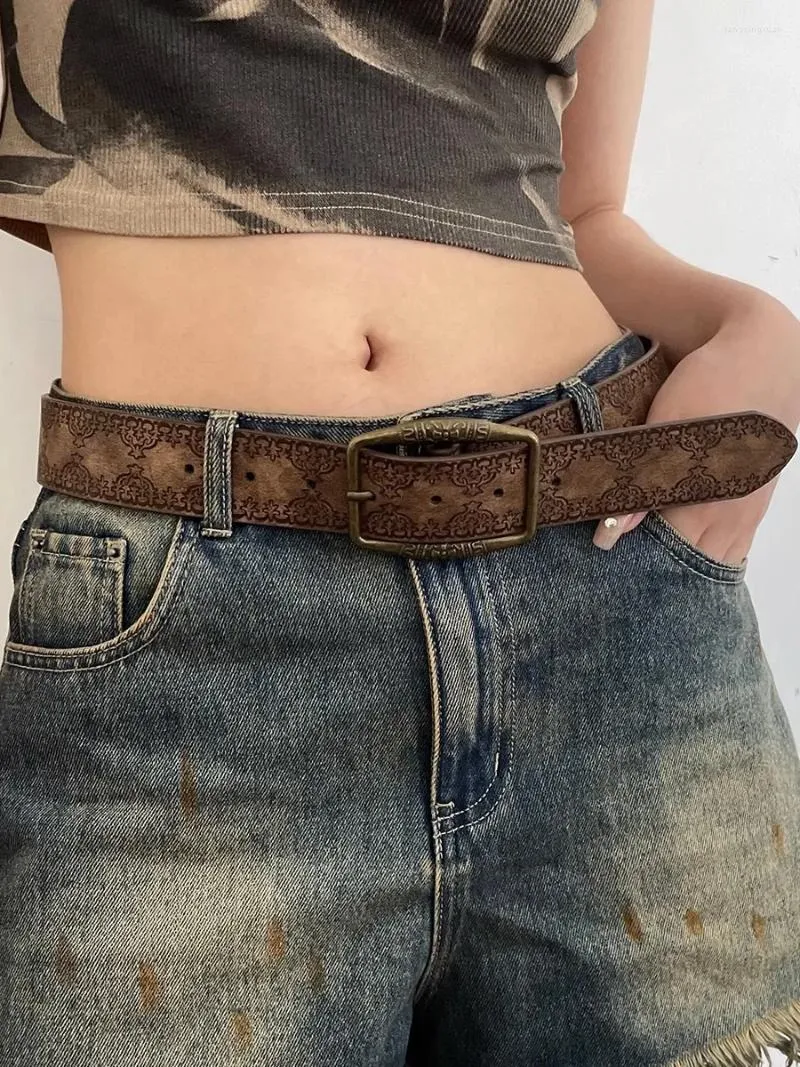 Bälten Western Design Women Retro Pin Buckle Belt Carved Leather Midj för jeans Klänning mode All-Match midjeband Y2K Tillbehör