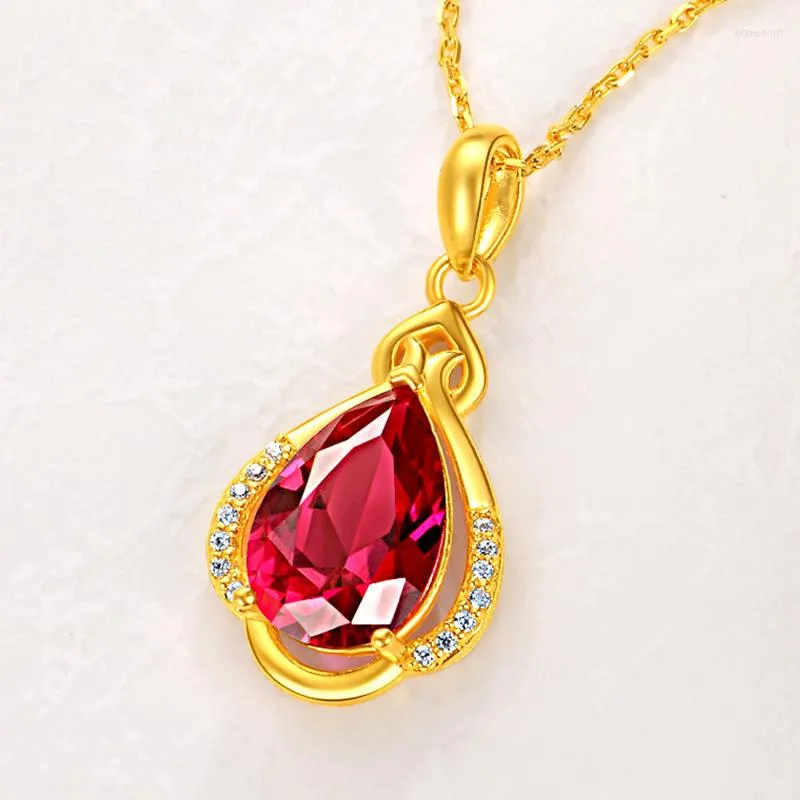 Temperamento da gargantilha banhado com 24k Gold Water Drop Shape Ruby Color Treasure Pingente feminino