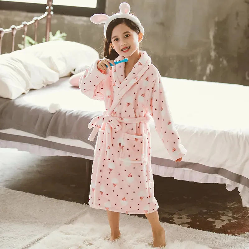 Pyjamas Mode Enfants Robes De Bain Automne Hiver Enfants Peignoir Dessin Animé Flanelle Bains Fille Doux Ceinture Pyjamas Szlafrok Peignoir 231121