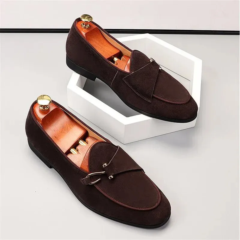 Sapatos de vestido moda homens camurça couro genuíno casual mens fivela festa de casamento mocassins homens luz confortável condução apartamentos 231120