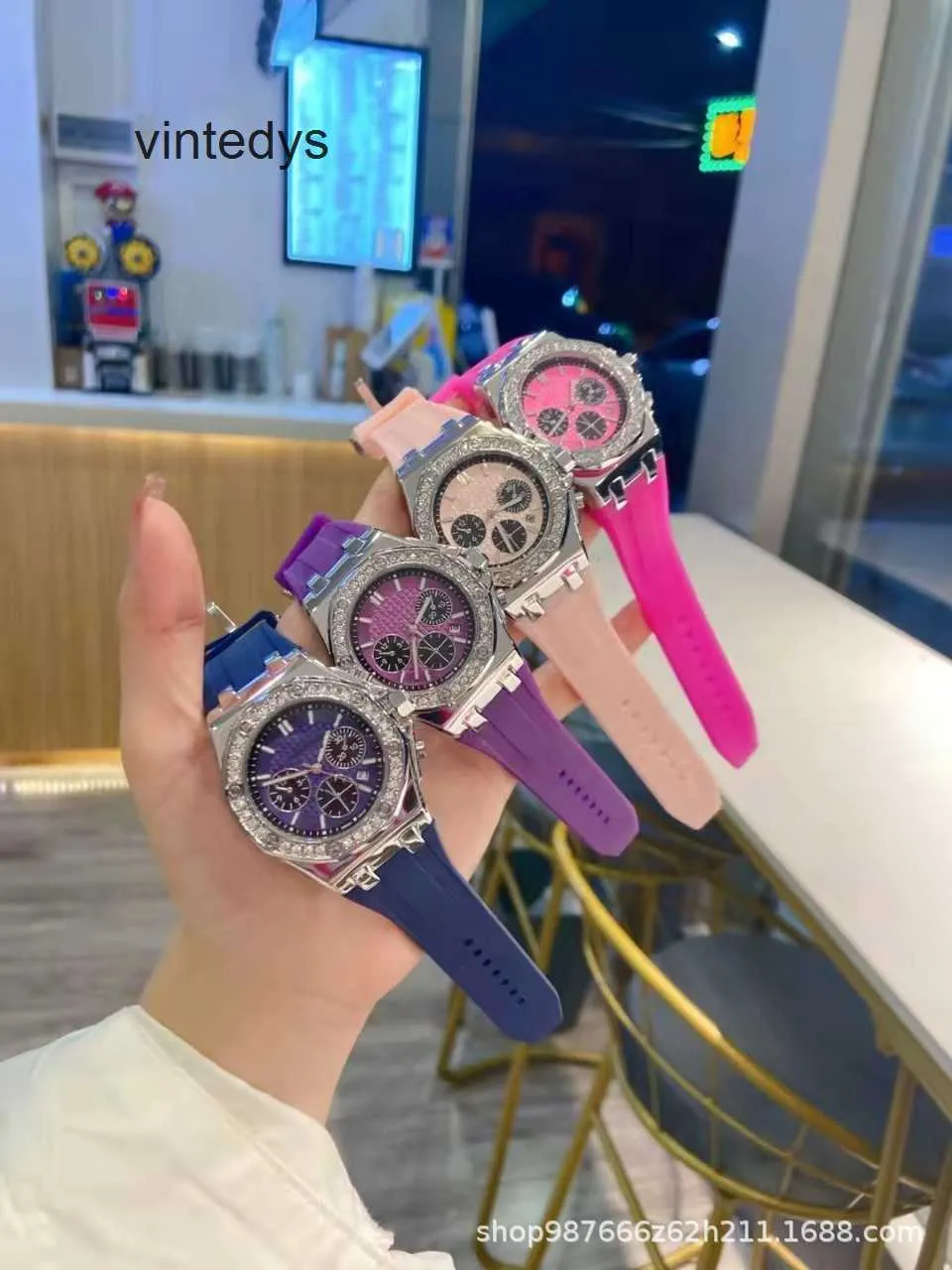 Designer Quartz Watches Fashion Home Royal Silicone Tape Women's Quartz Multifunctional Timing Band Calendar Diamond Watch