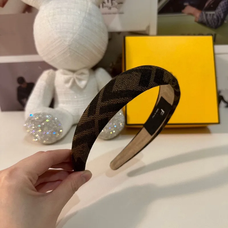 С КОРОБКОЙ Роскошные женские повязки на голову F-Letter Classic Brown Mix Black Europe US Girl Headband Украшения для волос Ткань Качественные аксессуары для волос