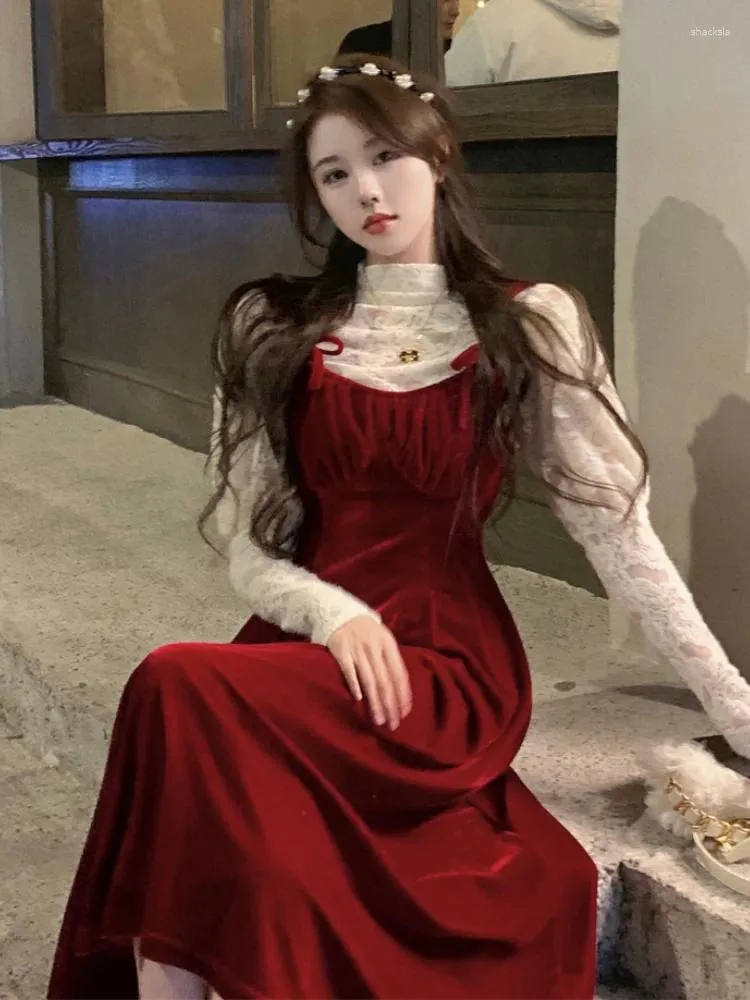 Vestidos casuais vermelho elegante vestido mulheres ano 2023 francês vintage noite festa midi senhoras veludo estilo coreano cinta inverno