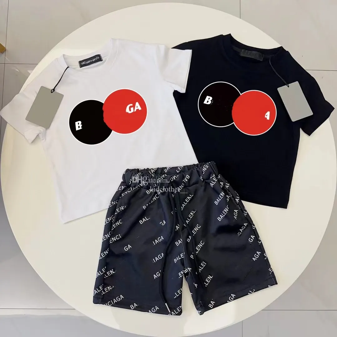 babykläder barn designer set barn designer två bit korta ärm shorts sommar pojkar flickor t shirt fasion topp småbarnkläder