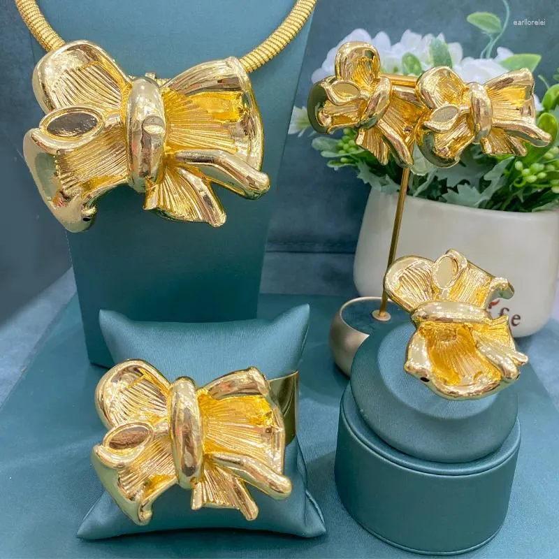 Collana Orecchini Set Gioielli placcati oro italiano 24K Colore Dubai Bracciale da donna di alta qualità Anelli Banchetto Matrimonio