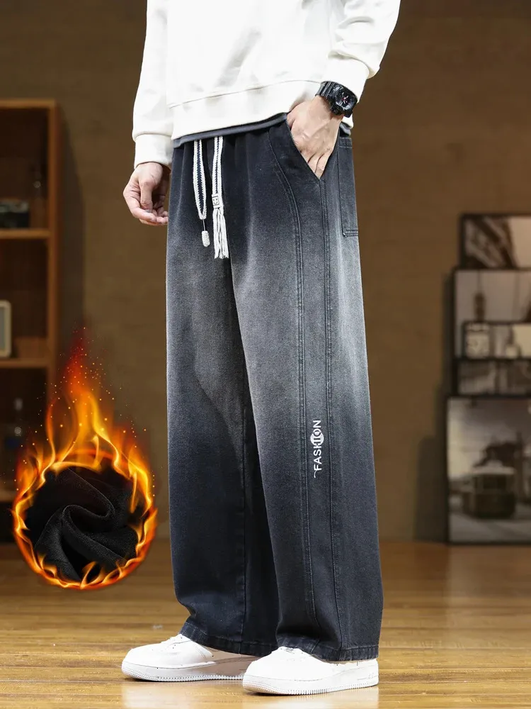 Męskie dżinsy zimowe gęste aksamitne ciepłe dżinsowe spodnie szerokie noga proste wełniane spodnie wełniane spodni plus rozmiar 8xl 231112