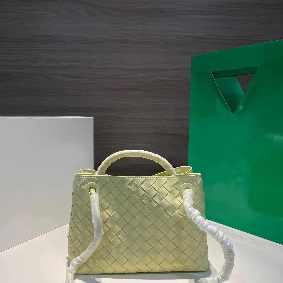 Pink Handbags - Buy Pink Handbags Online at Best Prices In India |  Flipkart.com