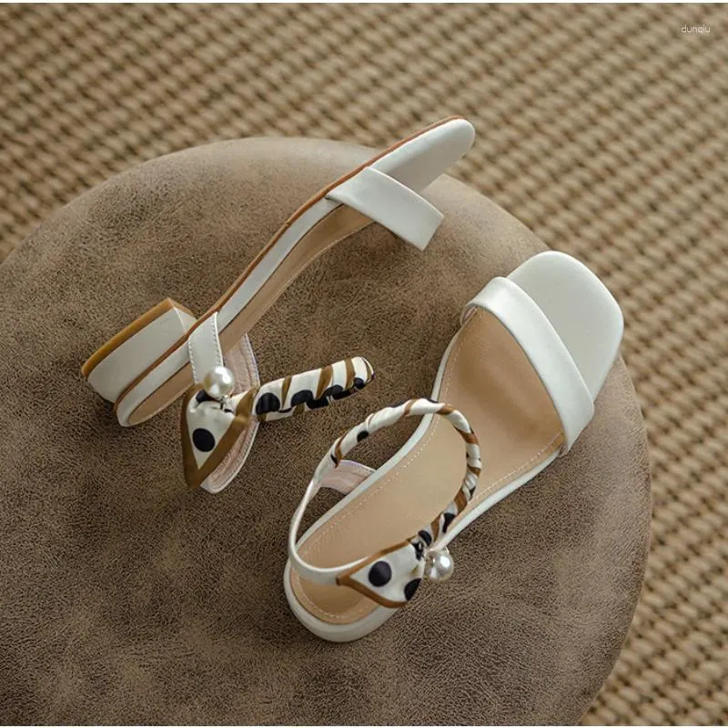 Retro Fashion Sandals Vrouw Pearl Casual Spring Summer Women S vierkante hoofd Dikke Hak Back Empty Single Shoes Shoe 646