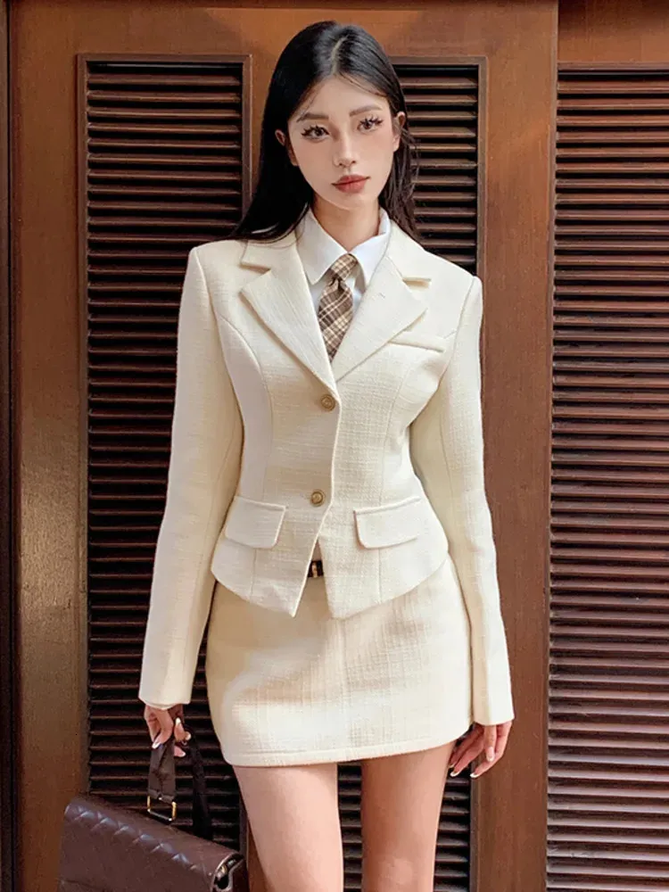 Podstawowe sukienki swobodne Wysokiej jakości francuska elegancka moda dwuczęściowy zestaw dla kobiet Blazer Coat Sheath Mini Spirt Suits Fall Korean Ol 2 stroje 231121