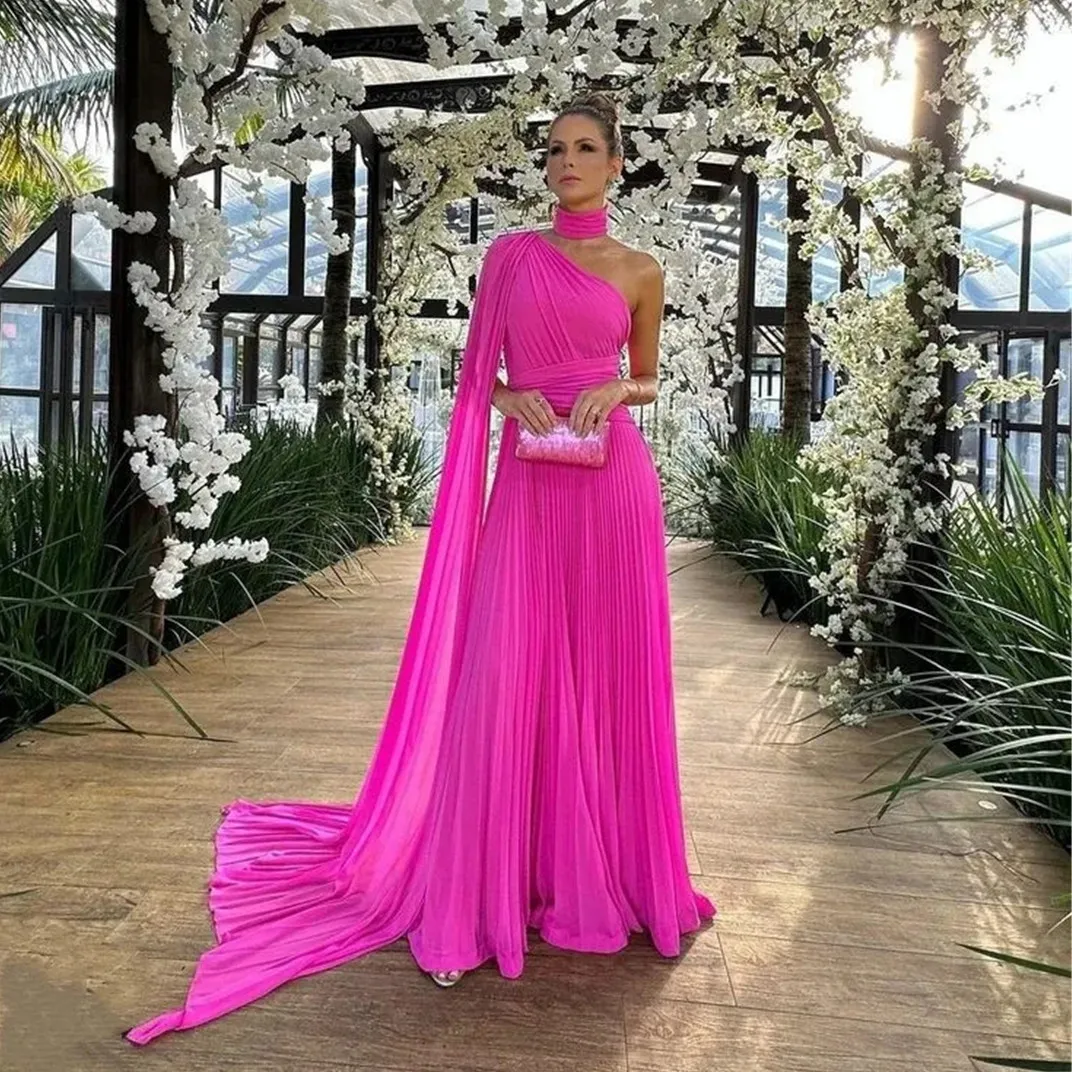 Długie gorące różowe szyfonowe sukienki wieczorne z Cape A-line jedno ramię w kantar plisowana podłoga formalna sukienka na imprezę dla kobiet vestidos de novia