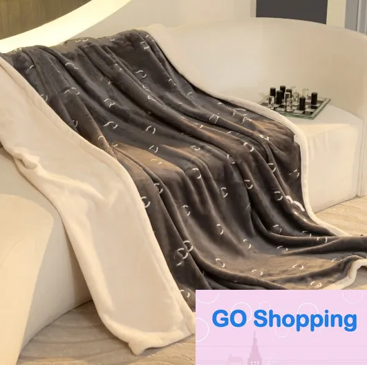 Couverture de flanelle de coton européenne imprimée à la mode abordable, canapés de bureau, couverture de sieste, couverture de lit, couverture chaude pour pièce climatisée