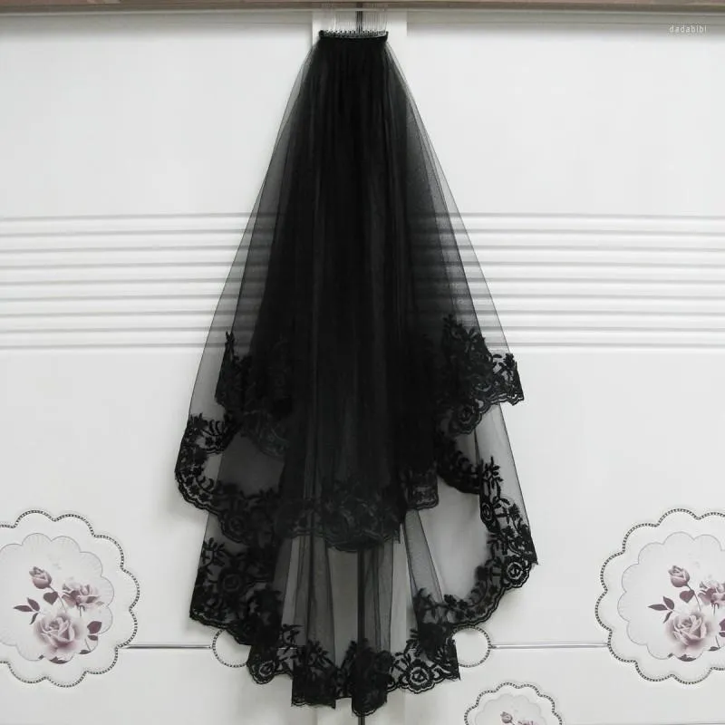 Veli da sposa Nero Cosplay Velo da sposa con pettine Lunghezza gomito corto Bordo applicato in pizzo Due strati Accessori in tulle