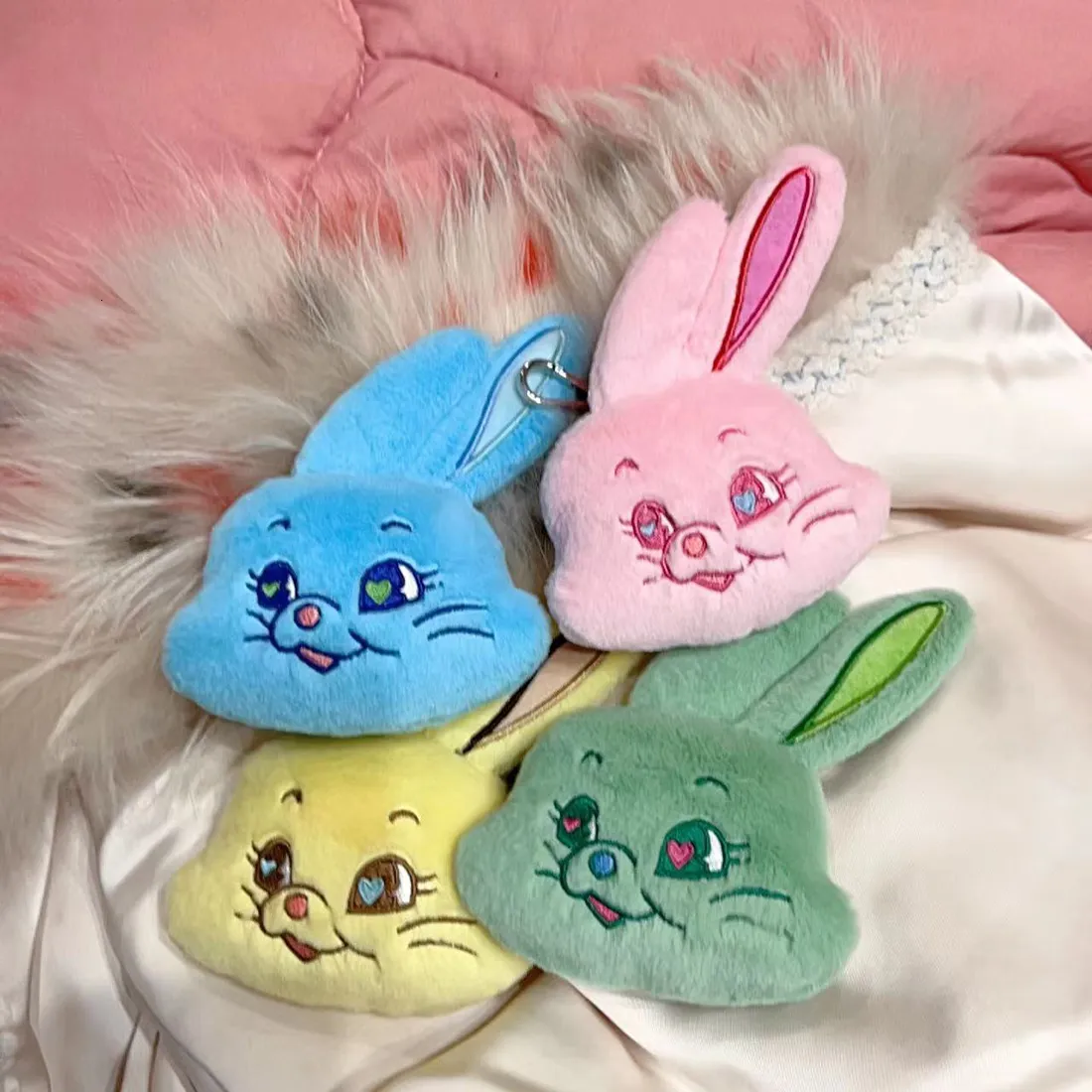 Poupées en peluche Kpop jeans Fluffy Keyring Hanni Dallelle Haerin Porte-clés Lapin coloré ines Pendentif pour Fan Collection Cadeau 230421